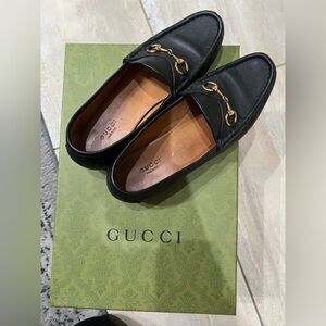 Gucci Classic Horsebit 1953 Leather Loafers with Gold Detailing